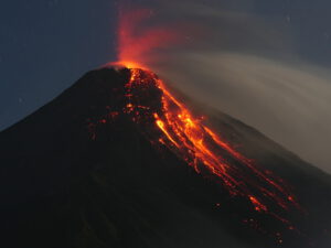 Strombolian eruption from the main crater. © Marc Szeglat